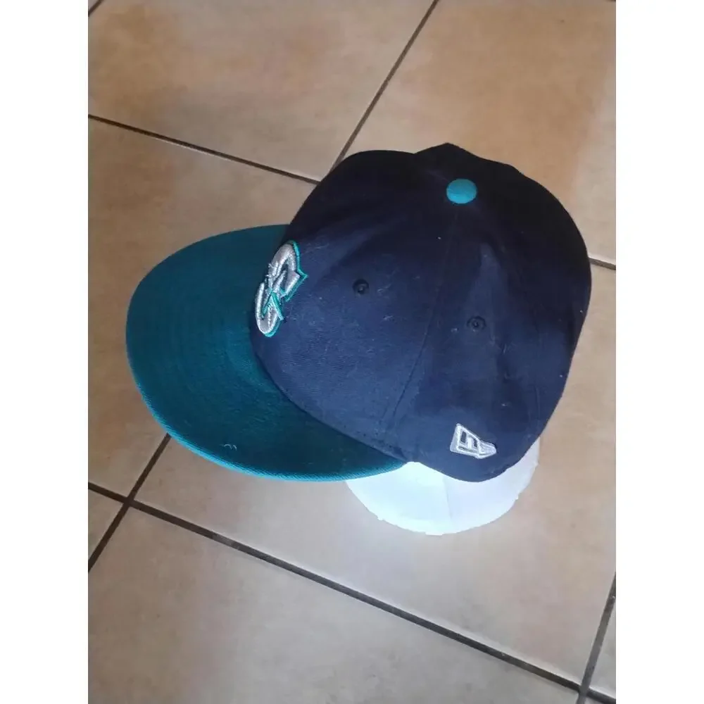 Seattle Mariners New era fitted hat size 7 and 1/2